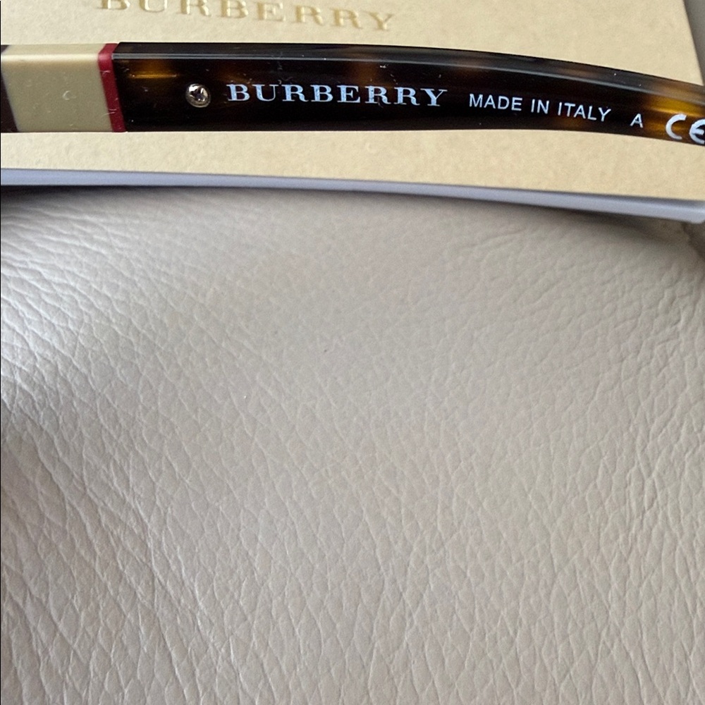 Burberry women Brown Sunglasses with Black Accents. Authentic. New - Picture 3 of 5